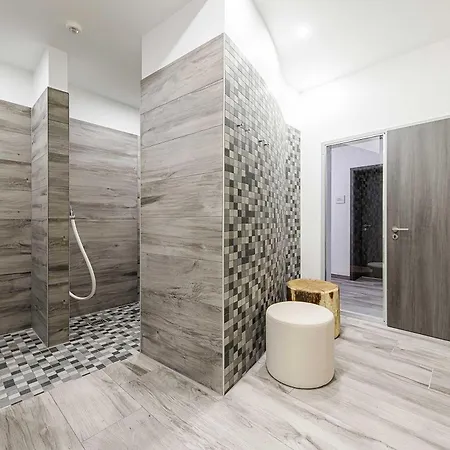 Ostseedomizil - 5 Sterne Ihr Rueckzugsort Zwischen Ostsee Und Bodden شقة فاستروم